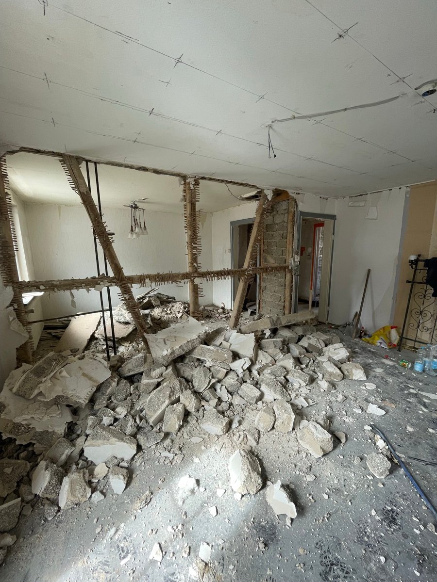 Innenabbruch im Bestand – Wanddurchbruch mit Schutt